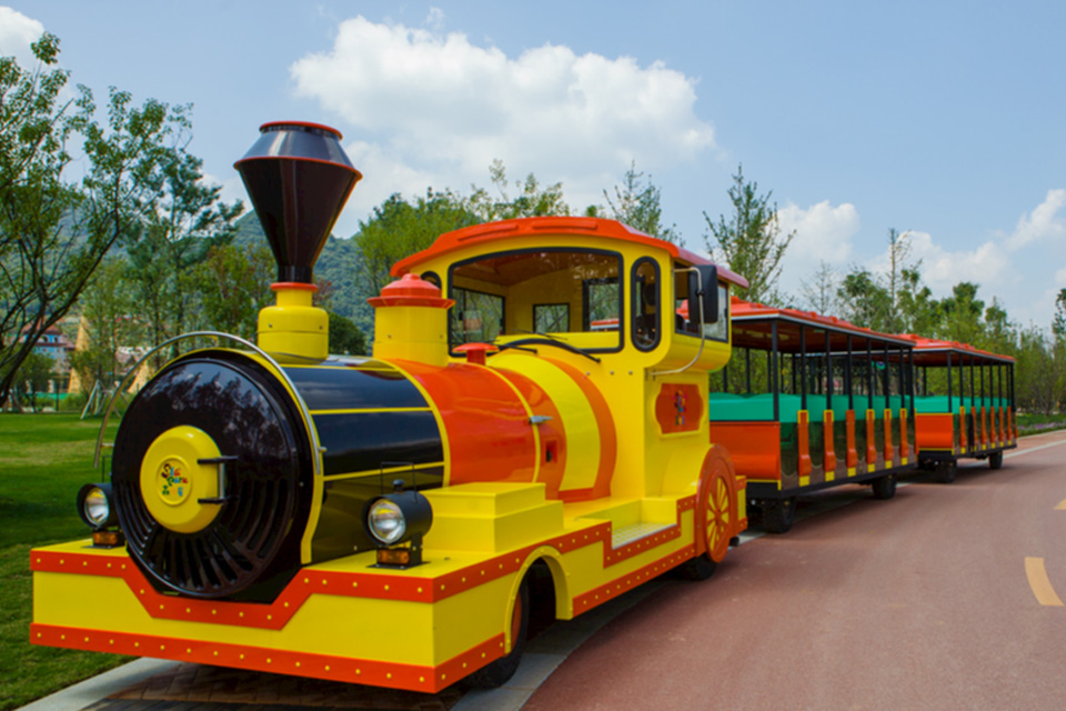 commercial-Theme-park-train-ride-for-family